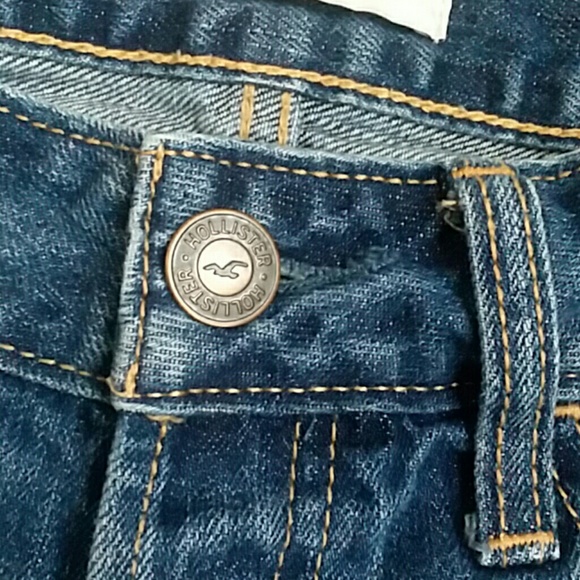 HOLLISTER LOW-RISE RIPPED DENIM BOYFRIEND SHORTS😍 - Picture 5 of 8